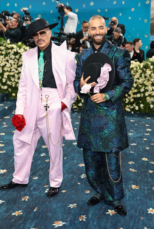 Maluma e Willy Chavarria na chegada ao Met Gala Maluma e Willy Chavarria na chegada ao Met Gala